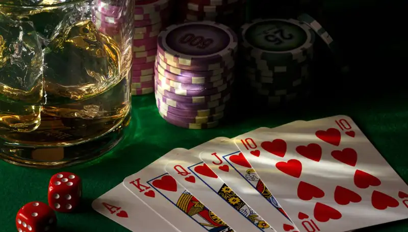 Các hand poker 8kbet mạnh dễ bị người mới chơi bỏ sót